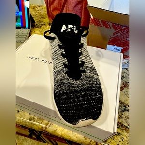 APL techloom pro sneakers